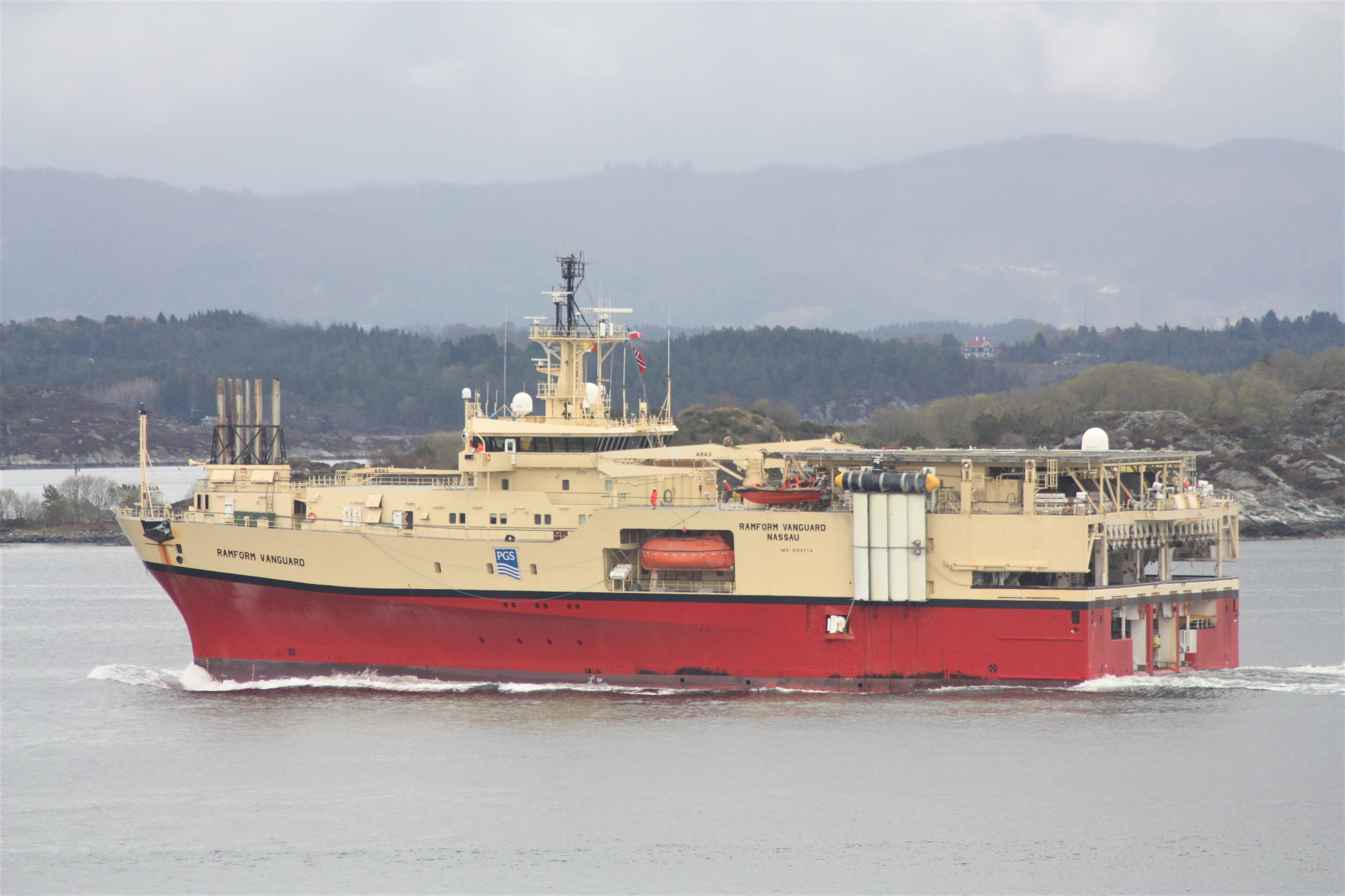  Scottish West Coast - RAMFORM VANGUARD     transiting North Channel at Belfast