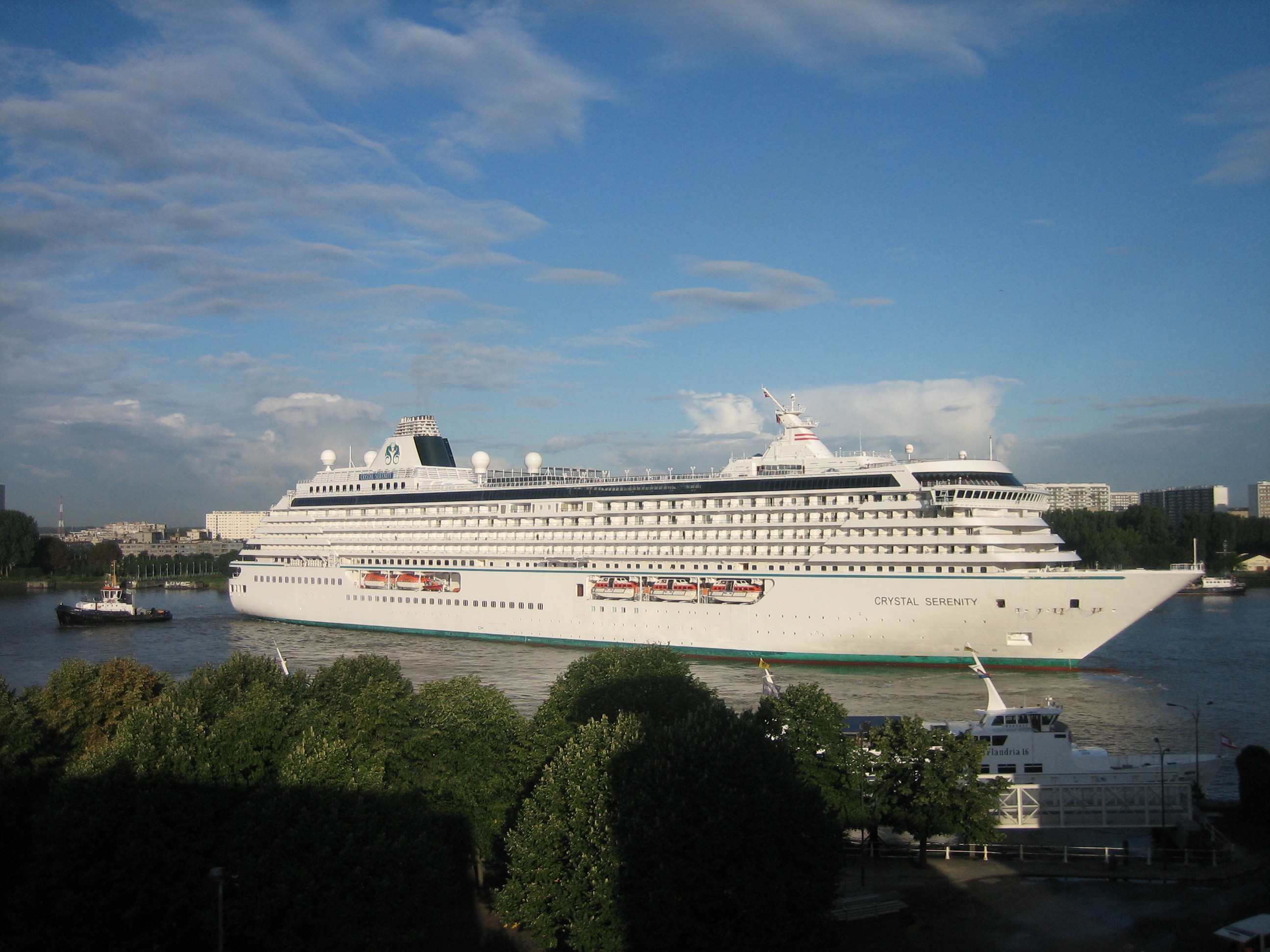 Transit: CRYSTAL SERENITY entering English South Coast at The Dover Strait