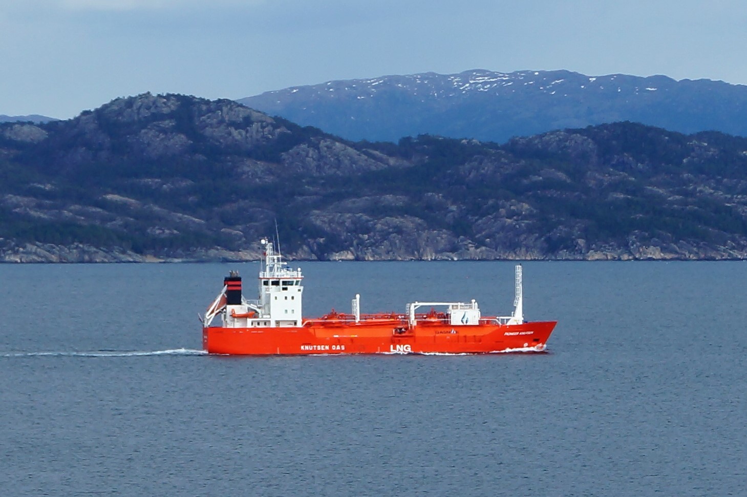  Scottish East Coast - PIONEER KNUTSEN transiting John O'Groats Approach