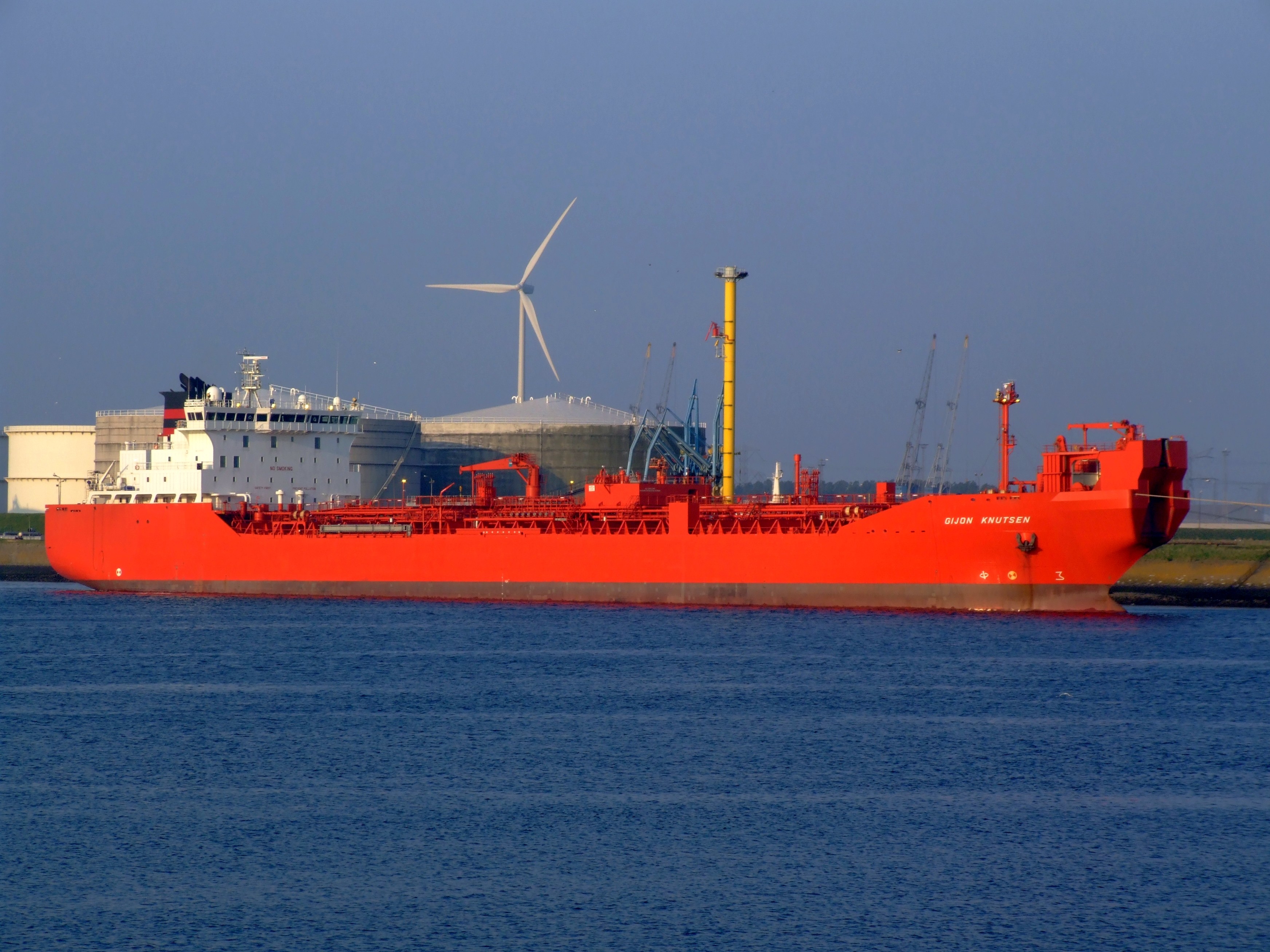  Scottish East Coast - GIJON KNUTSEN        transiting Dornoch Firth Coast