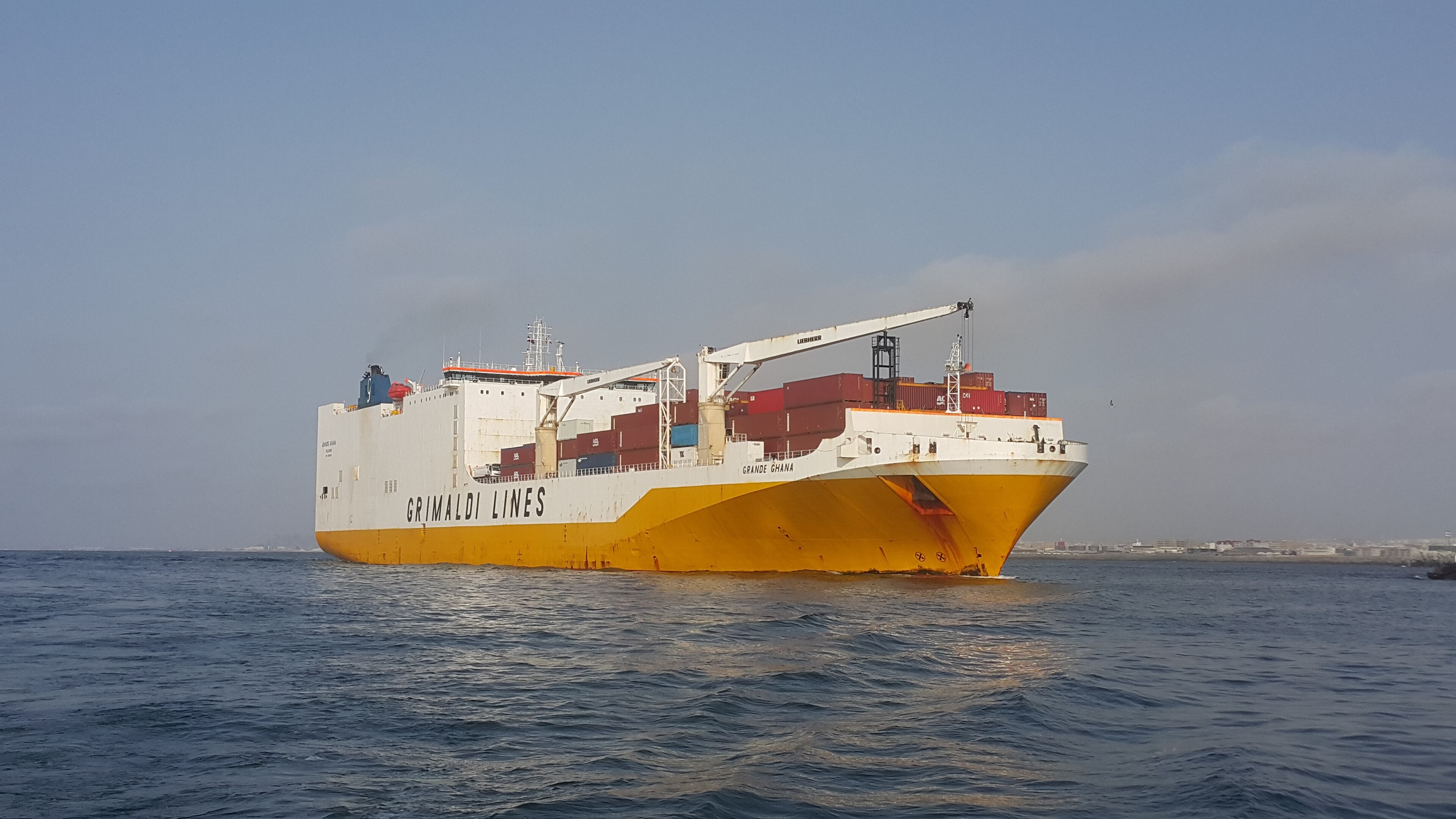 Transit: GRANDE GHANA         entering English South Coast at The Dover Strait