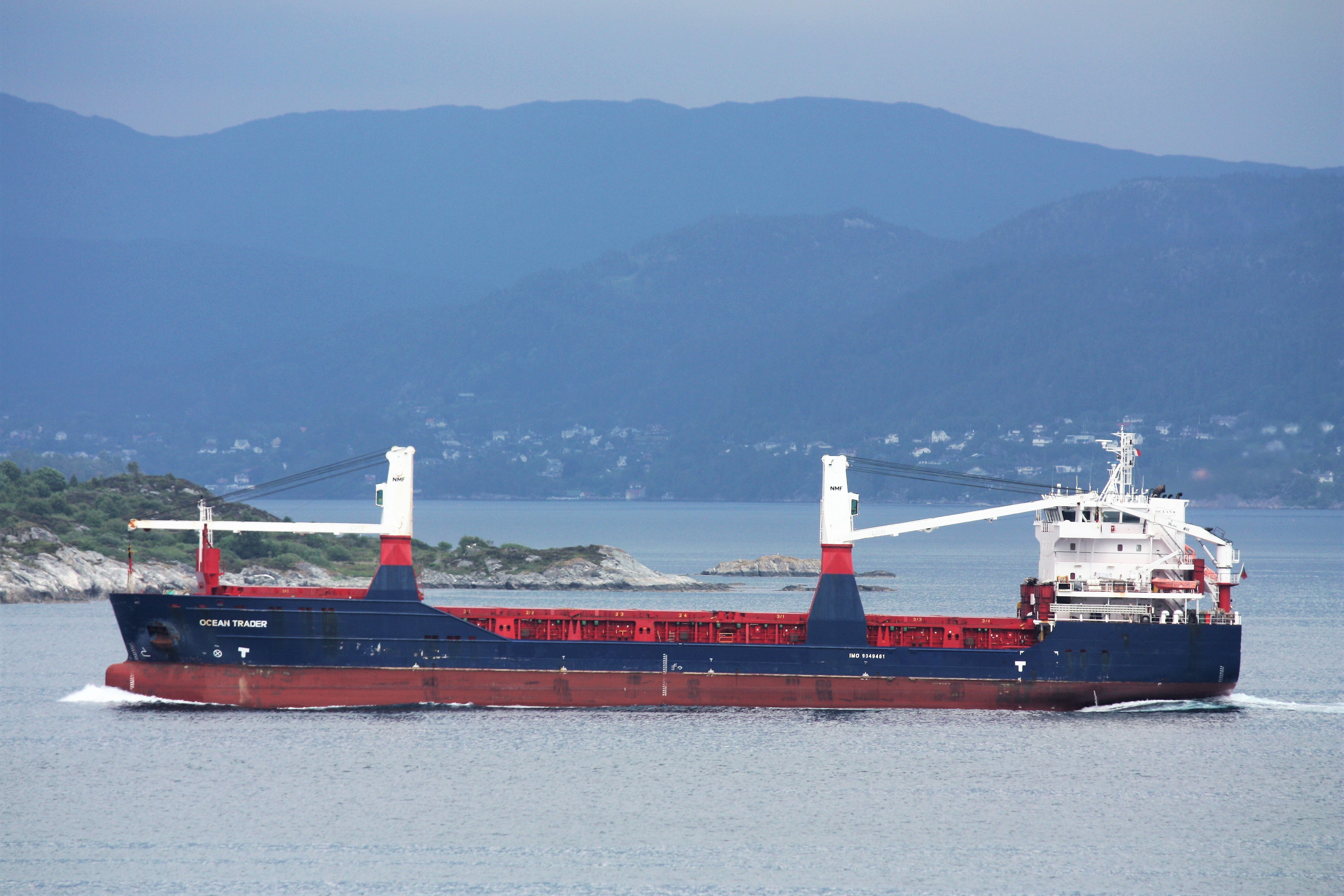 Transit: OCEAN TRADER         entering English South Coast at The Dover Strait