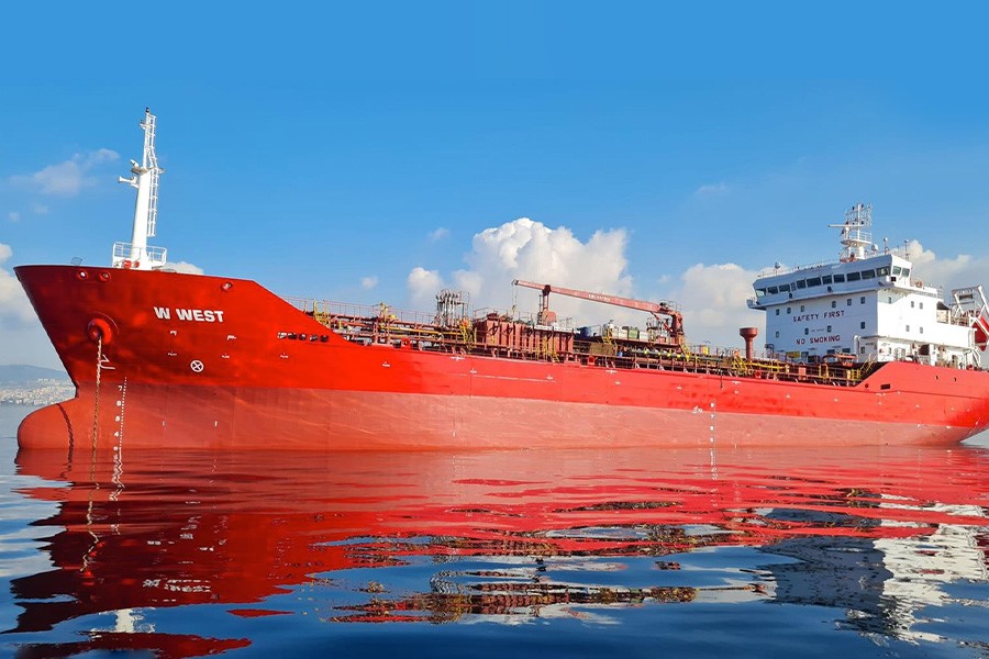 Transit: W WEST               entering English South Coast at The Dover Strait