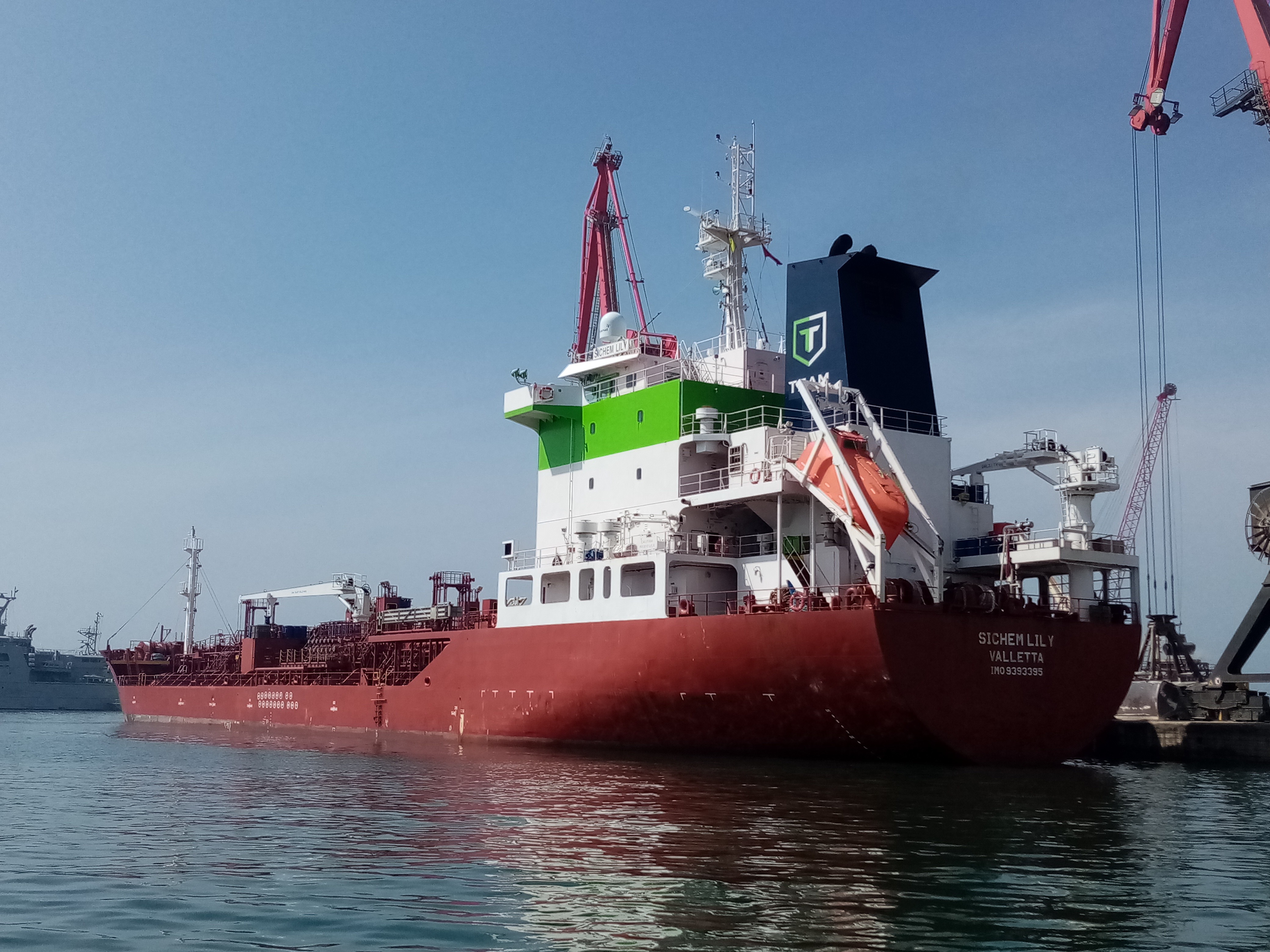 Transit: NQ LILIUM            entering English South Coast at The Dover Strait