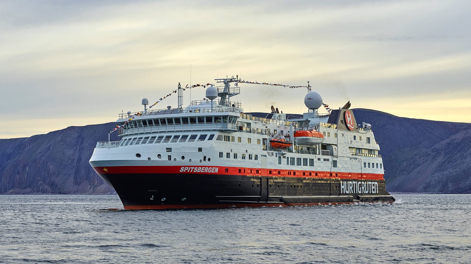  Scottish West Coast - SPITSBERGEN          transiting North Channel at Belfast