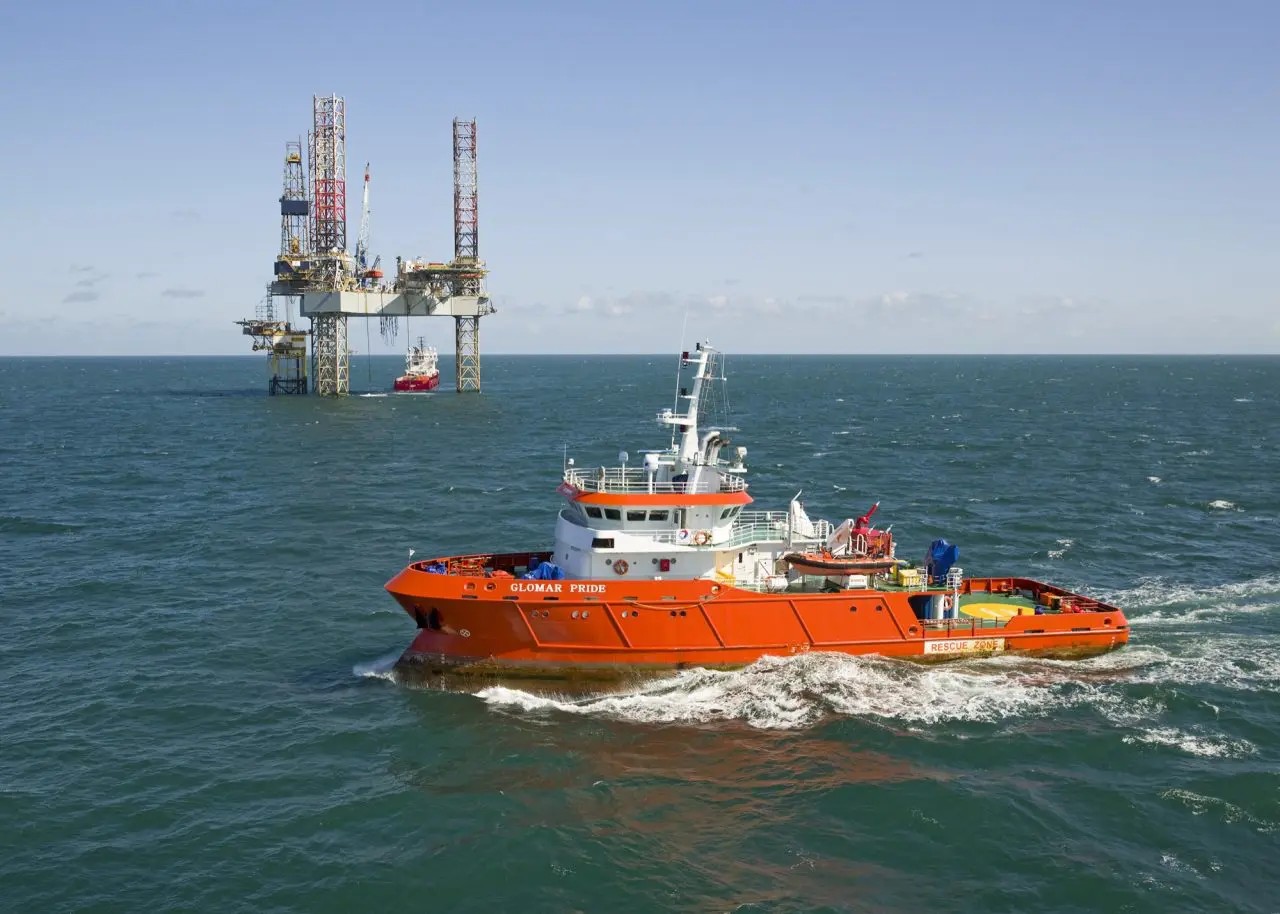 Scottish East Coast - GLOMAR PRIDE         transiting Aberdeenshire Coast