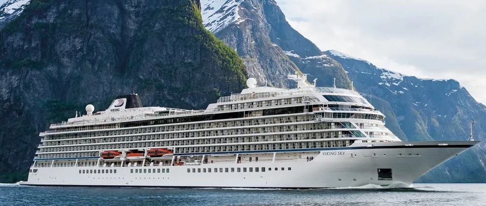  Irish Sea - VIKING SKY transiting North Channel Belfast