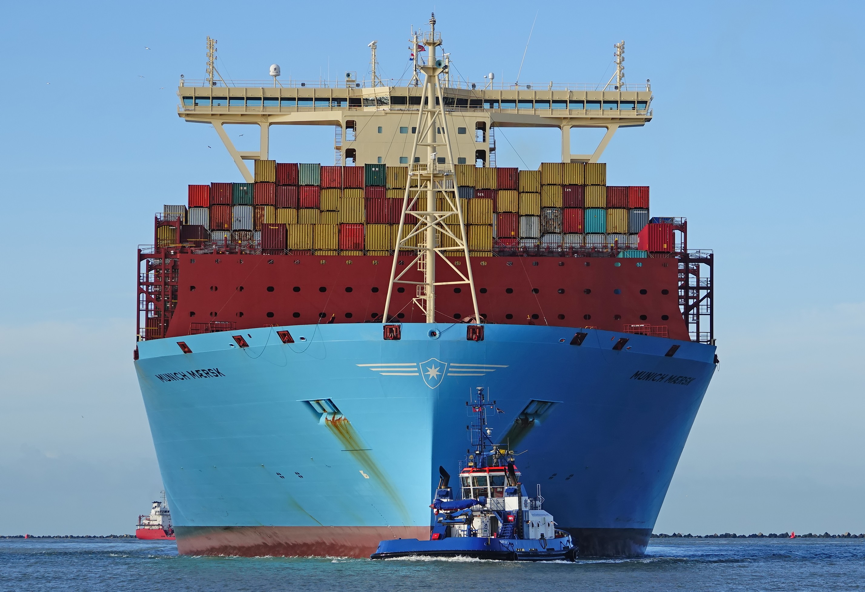 Transit: MUNICH MAERSK entering English South Coast at The Dover Strait