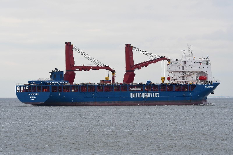 Transit: UHL FORTUNE          entering English South Coast at The Dover Strait