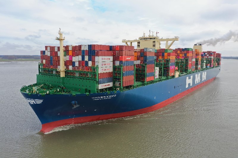 Transit: HMM LE HAVRE         entering English South Coast at The Dover Strait