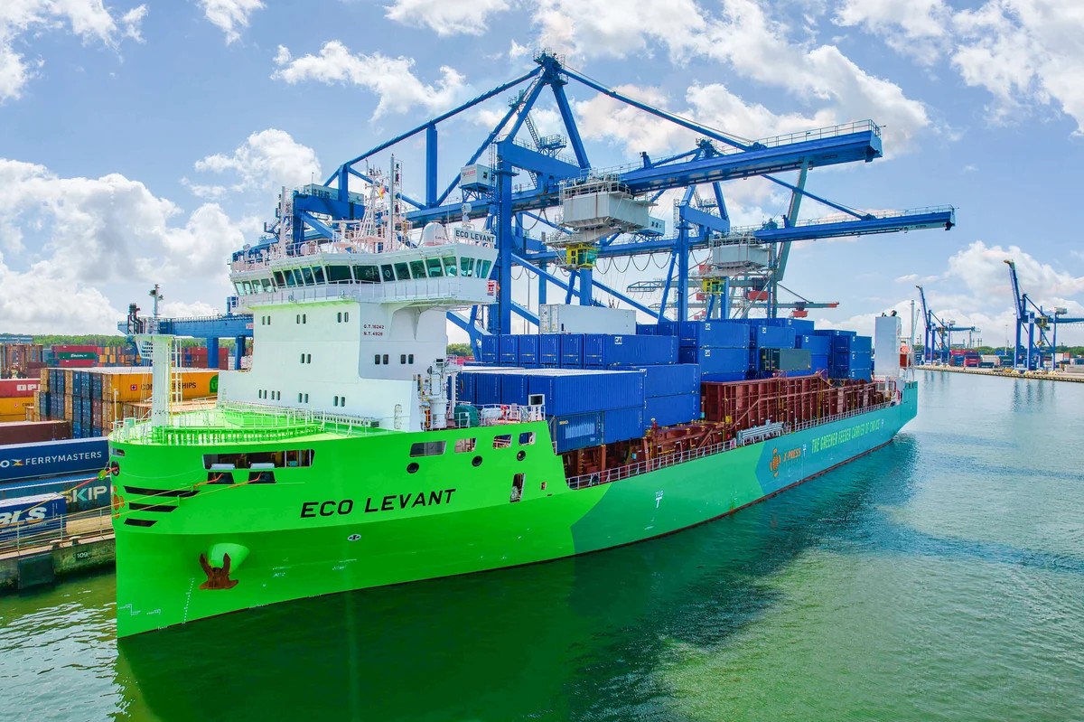 Transit: ECO LEVANT           entering English South Coast at The Dover Strait