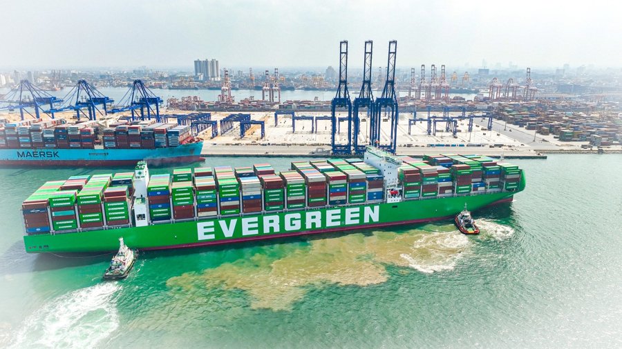 Celtic Sea - EVER EON             transiting Celtic Sea