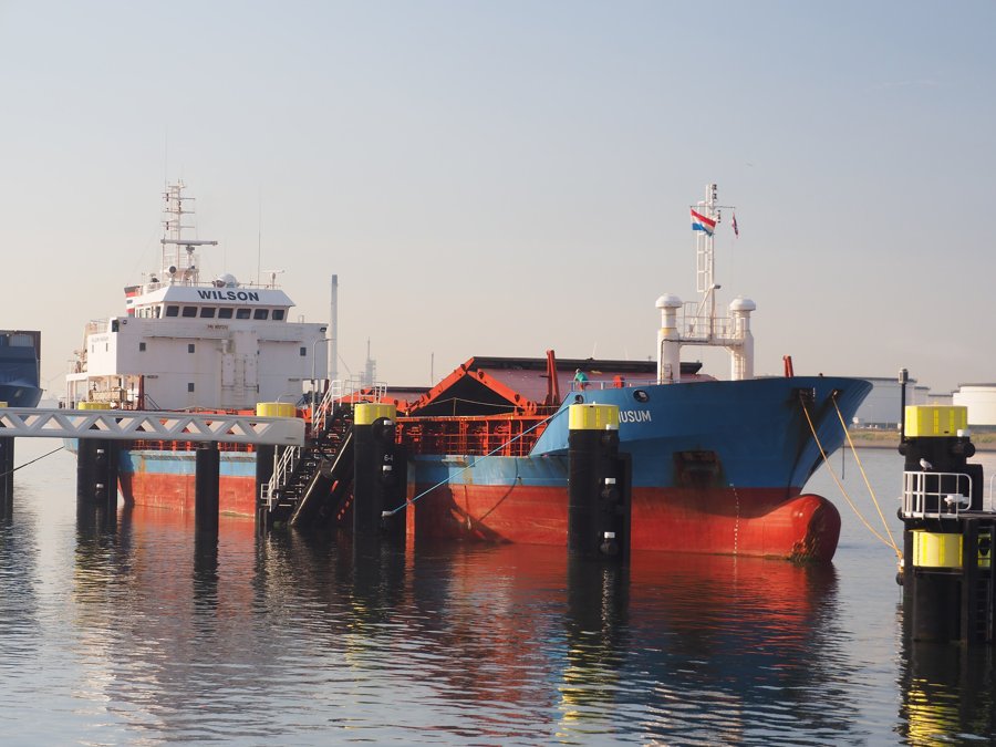  Irish Sea - WILSON HUSUM transiting Irish Sea off Wales