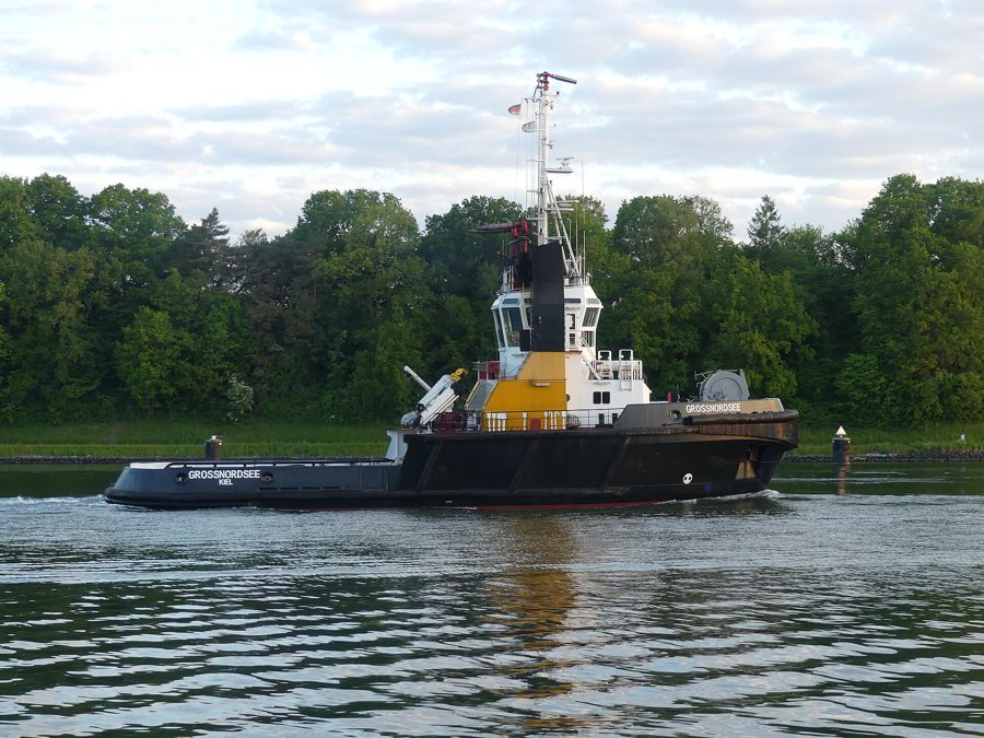 Photograph of the Tug (ASD / Fire Fighting Vessel): GROSSNORDSEE (IMO: 9067271). Documented in UK and Regional Shipping Movements.