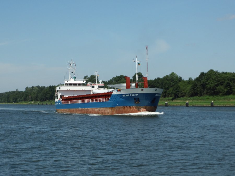 Transit: SELENE PRAHM entering English South Coast at The Dover Strait