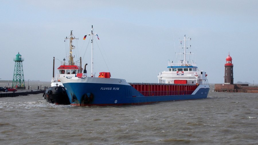  Irish Sea - FLUVIUS PLYM transiting Irish Sea off Dublin