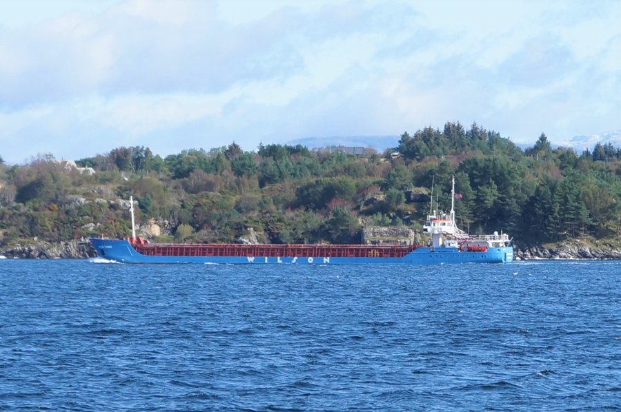  Scottish East Coast - WILSON THAMES transiting Forth & Tay Coast