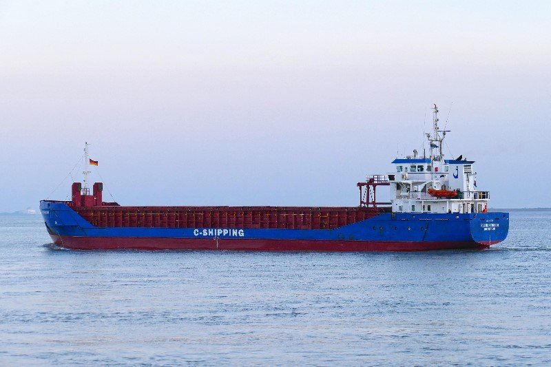 Transit: RDJ RIJNSTROOM       entering English South Coast at The Dover Strait