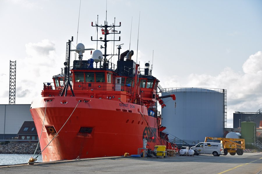  Scottish North Coast - ESVAGT DON transiting Pentland Firth