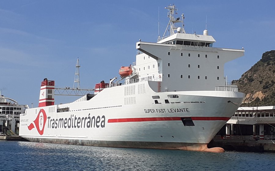 Transit: SUPER FAST LEVANTE   entering English South Coast at The Dover Strait