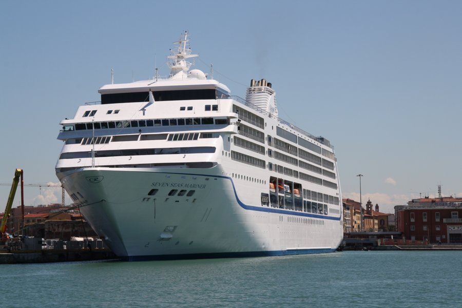 Transit: SEVEN SEAS MARINER entering English South Coast at The Dover Strait