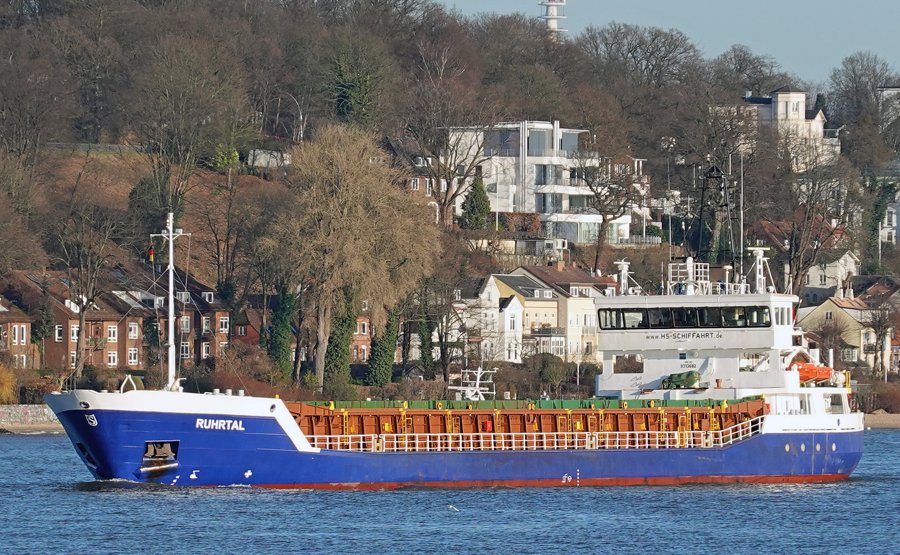 Transit: RUHRTAL              entering English South Coast at The Dover Strait