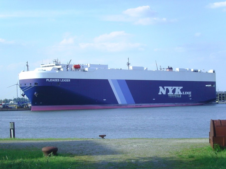 Transit: PLEIADES LEADER      entering English South Coast at The Dover Strait
