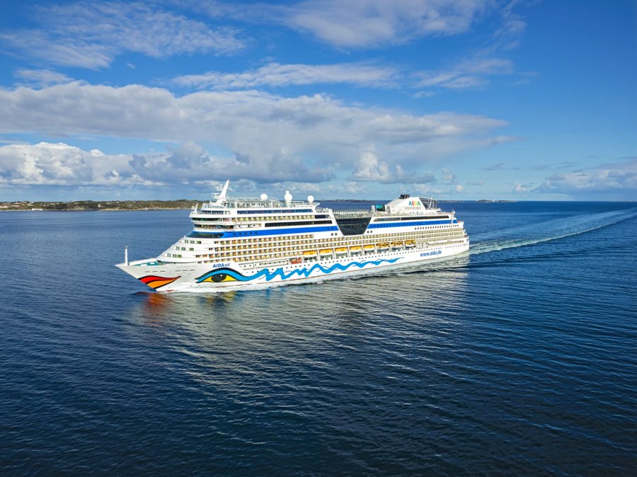  Irish Sea - AIDASOL transiting Irish Sea off Wales