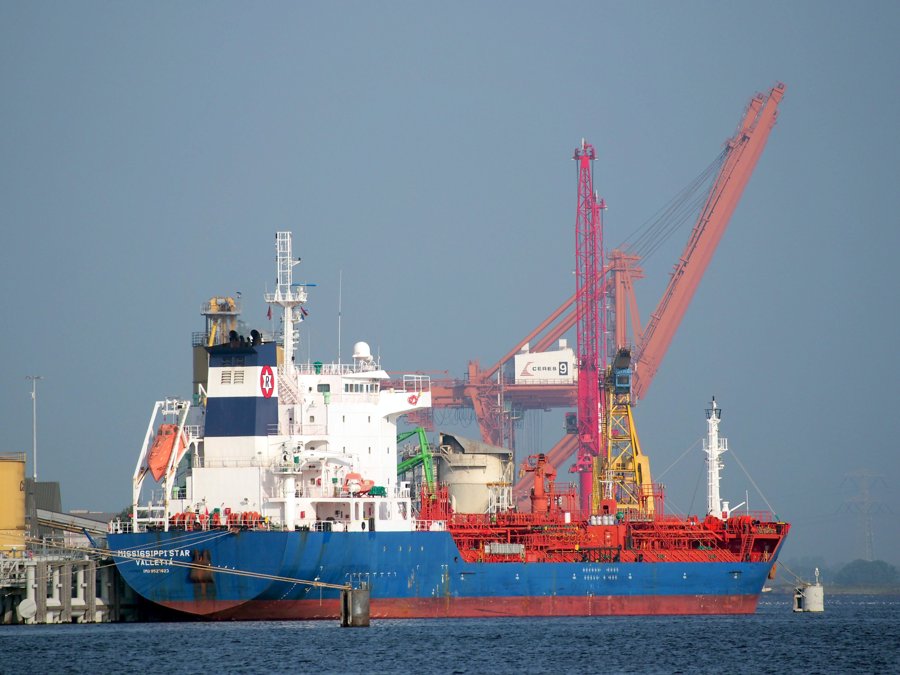 Scottish North Coast - MISSISSIPPI STAR     transiting Thurso Coast