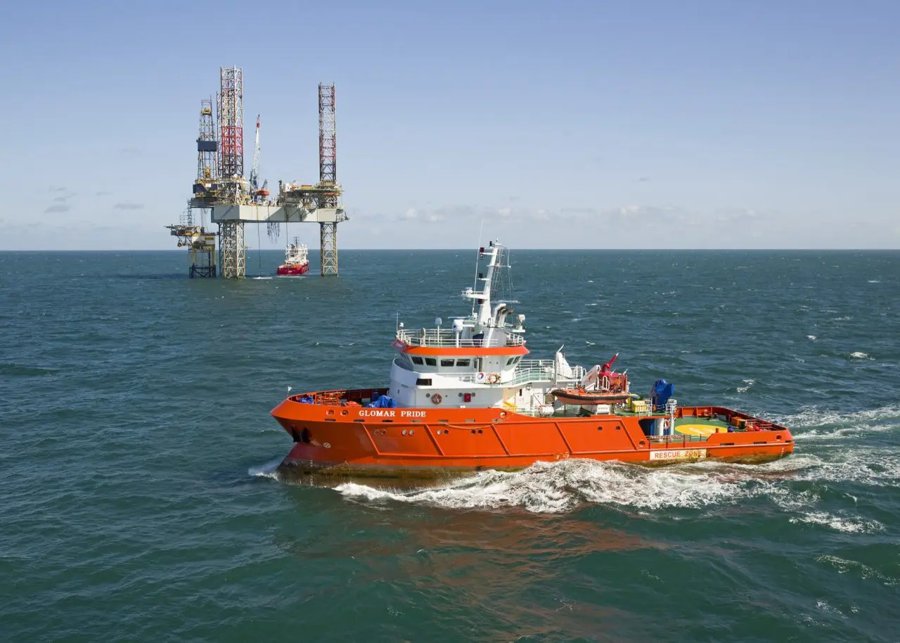  Scottish East Coast - GLOMAR PRIDE         transiting Aberdeenshire Coast