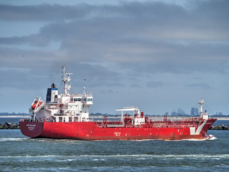 Transit: IVER BRILLIANT       entering English South Coast at The Dover Strait