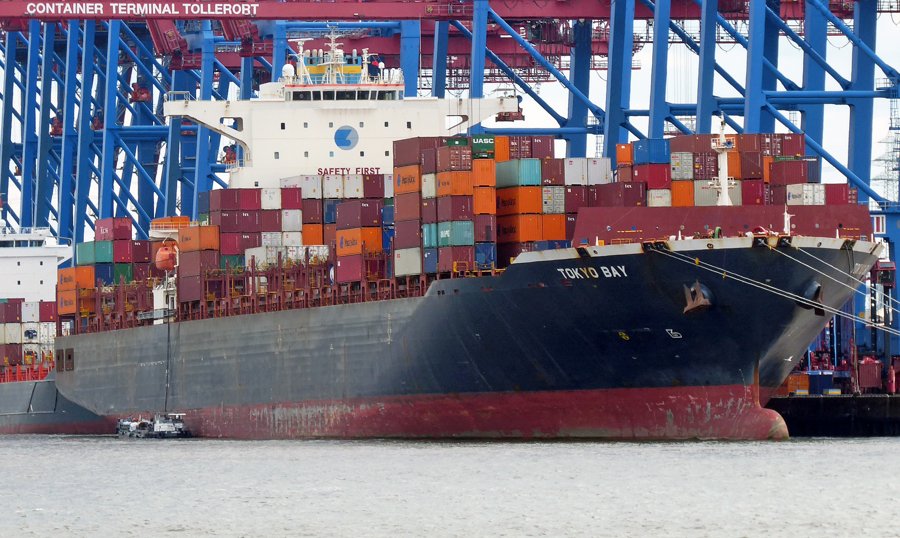 Transit: CMA CGM TOKYO        entering English South Coast at The Dover Strait