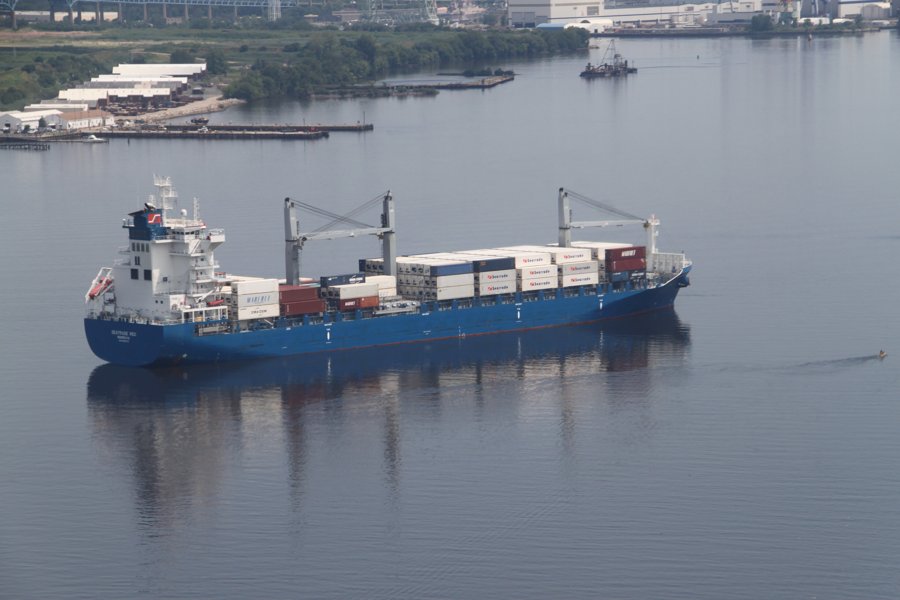Transit: CMA CGM RED entering English South Coast at The Dover Strait
