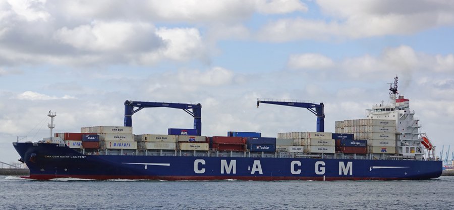 Thames Departure: CMA CGM ST. LAURENT