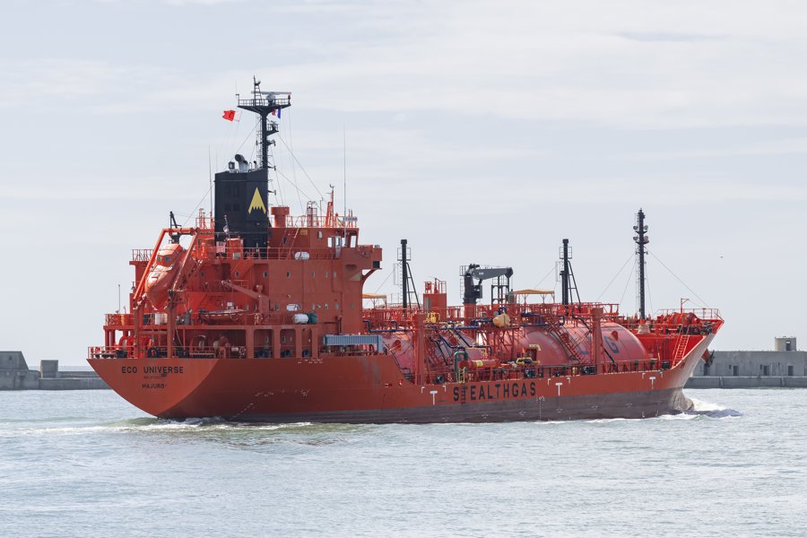 Transit: ECO UNIVERSE         entering English South Coast at The Dover Strait