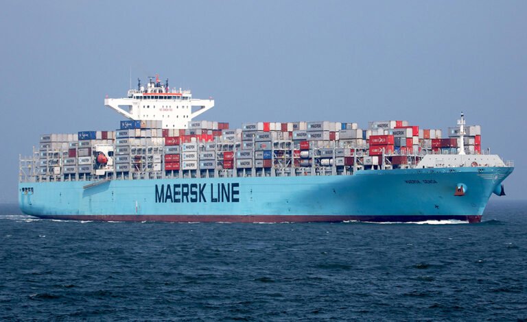 Thames Departure: MAERSK GENOA        