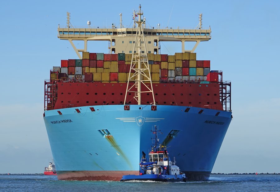 Thames Arrival: MUNICH MAERSK