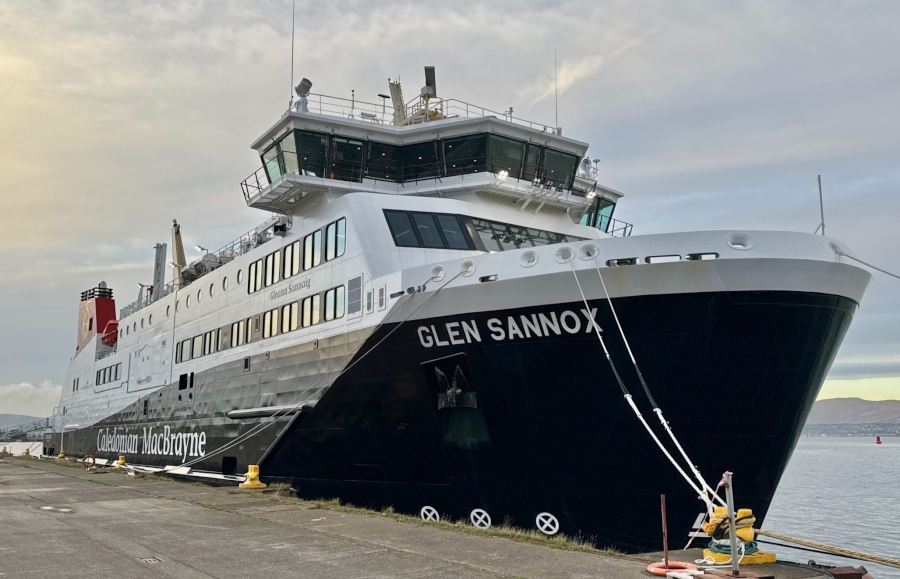  Scottish West Coast - GLEN SANNOX transiting Sea of the Hebrides