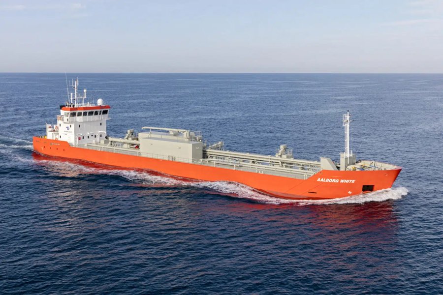 Humber Arrival: AALBORG WHITE       