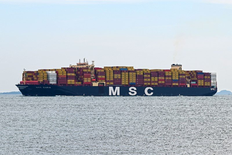 Thames Departure: MSC DARIA           