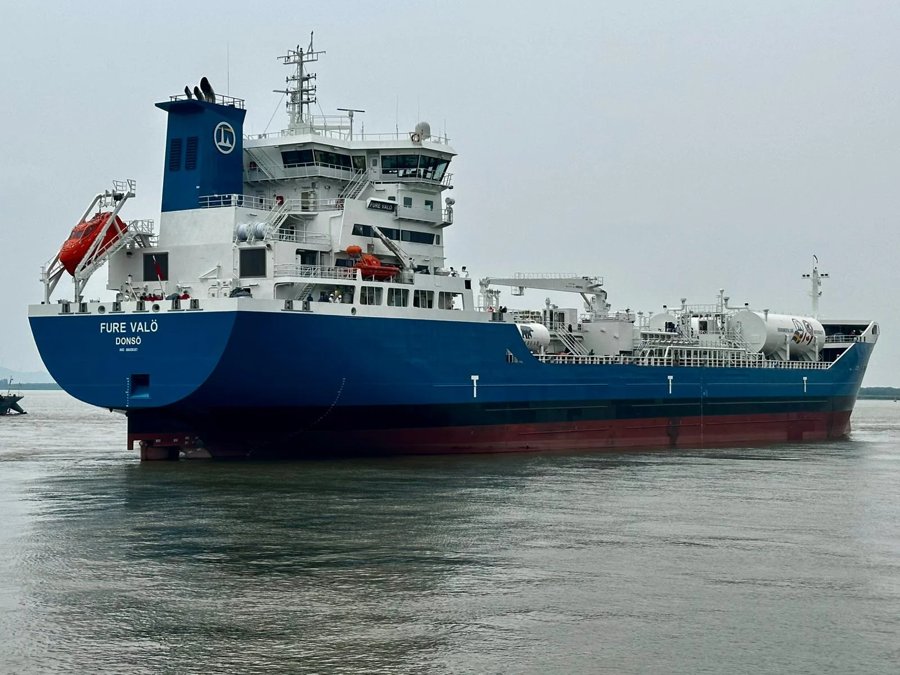 Transit: FURE VALO            entering English South Coast at The Dover Strait
